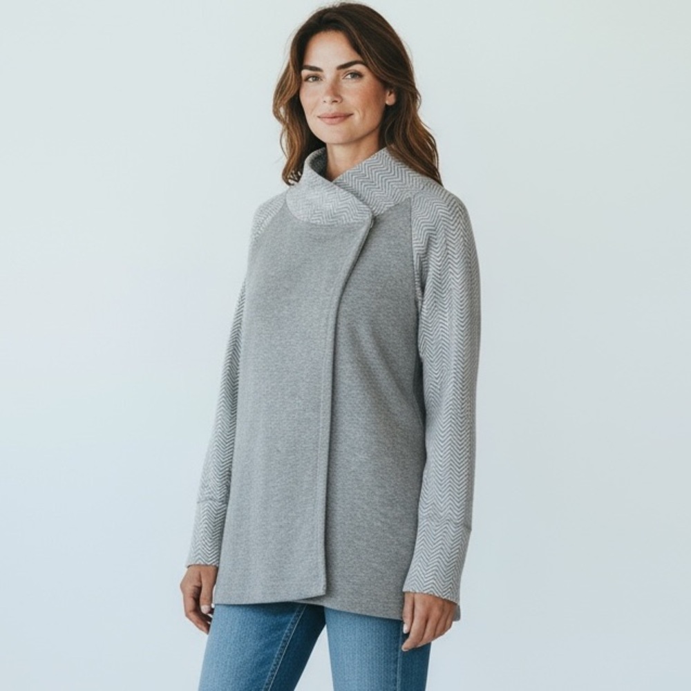Artisan NY L gray funnel neck sweater — herringbone sleeves, snaps